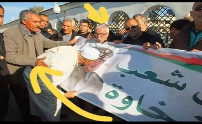 احذروا الخبيث القايد صالح يريد ضرب الشعب بالشعب