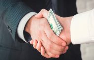 الرشوة تودي بموظف إلى السجن 5 سنوات بمعسكر
