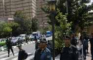 السفير البريطاني لدى إيران ينفي مشاركته في الاحتجاجات