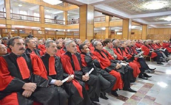 إنهاء مهام قاضيين والمحامون يقاطعون العمل