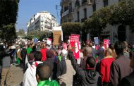 الحراك الشعبي يدرك الجمعة الـ52 وسط إصرار على رحيل رموز النظام السابق و المطالبة بإصلاحات حقيقية