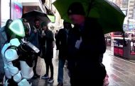 في نيويورك روبوت يوعّي الناس بأعراض كورونا...