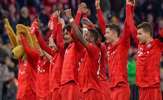 ليفاندوفسكي يبقي بايرن ميونيخ في الصدارة...