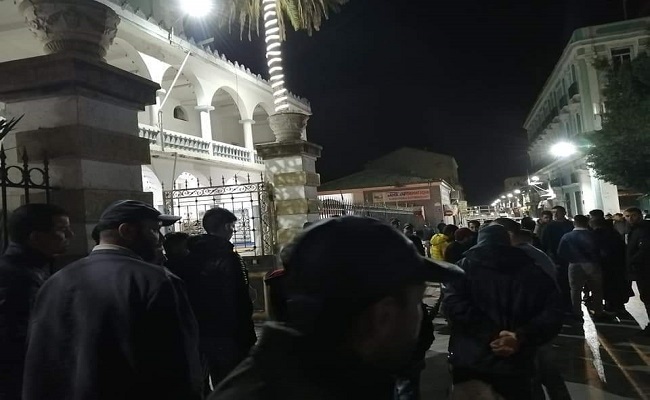 تحت شعار 