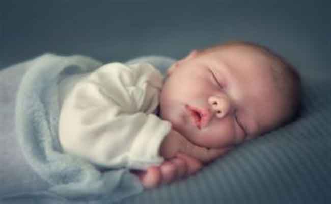 طفلكِ لا ينام ليلاً...إليكِ 5 نصائح لعلاج هذه المشكلة...!