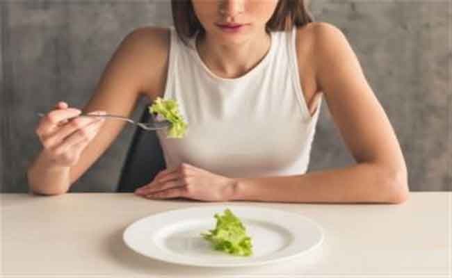 لاضطرابات الأكل عند المراهقين أسباب عضوية وأسباب نفسية...