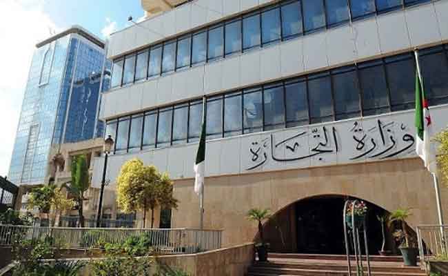 وزارة التجارة تضع أرقاما هاتفية للتبليغ عن تجاوزات التجار