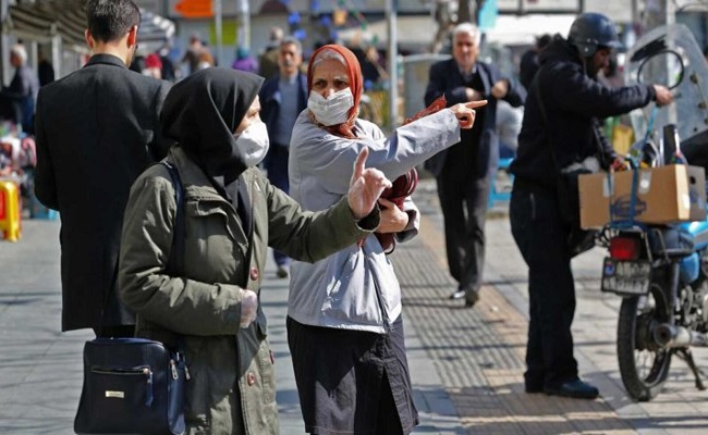 الجنون إيران تفرج عن نحو 70 ألف سجين بسبب كورونا