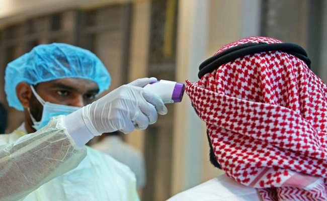 ارتفاع عدد المصابين بكورونا في الخليج
