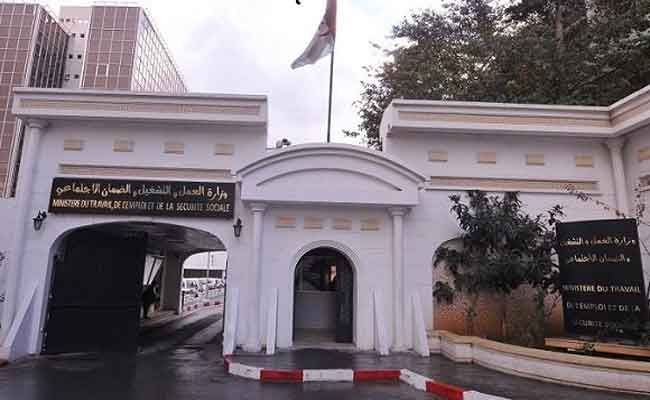 وزير العمل يؤكد