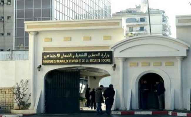 وزارة العمل تكذب شائعة إصدار تعليمات تخص الاقتطاع من أجور عمال الادماج المهني