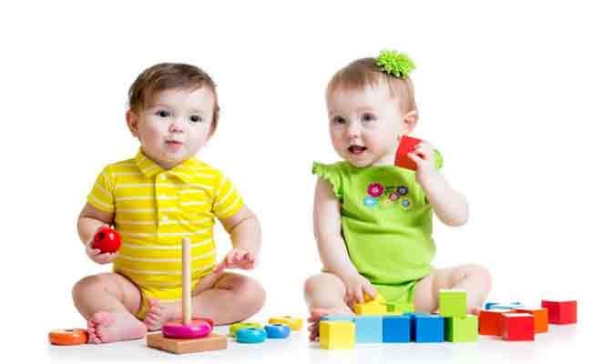 طفلك عمره سنة...كيف يمكنك البدء بتطوير ذكائه وقدراته الذهنية...؟