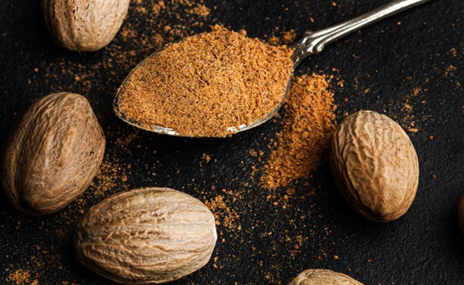 تعرّفوا على الفوائد الصحية العديدة لجوزة الطيب...