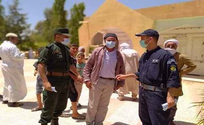 استفادة المواطنين بالأغواط و إيليزي من الكمامات مجانا