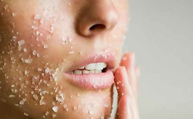 تعرّفي على الطريقة الأفضل لتقشير البشرة...