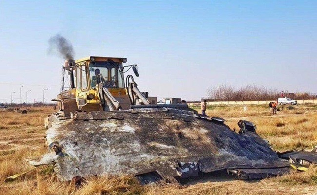 انتشال الصندوقين الأسودين للطائرة الباكستانية