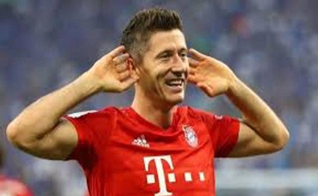 ليفاندوفسكي يتجه للفوز بالحذاء الذهبي...