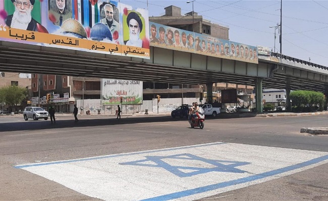 الأعلام الإسرائيلة تغطي شوارع وأرصفة بغداد