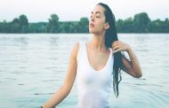 ما هي تأثيرات كلور المسابح على شعرك؟ وكيف يمكنك حمايته...؟