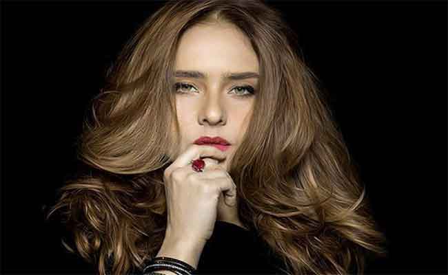 نيللي كريم مخطوبة لرجل أعمال مصري والزواج نهاية موسم الصيف...