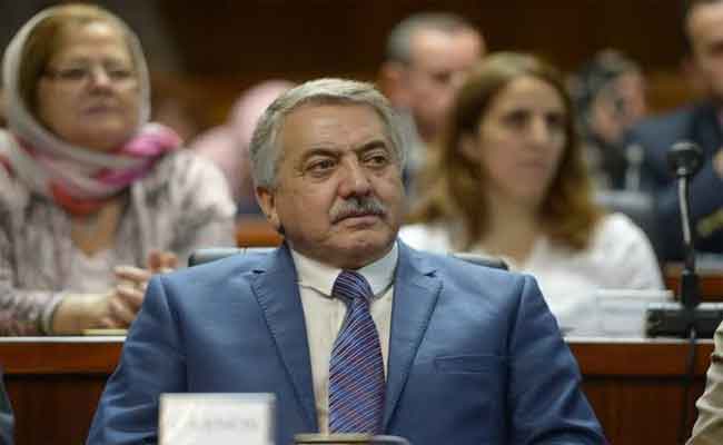 وزير العمل يؤكد أن إدماج العمال والموظفين المتعاقدين