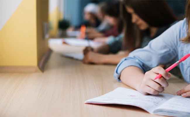 وزارة التربية تدرس إمكانية إلغاء امتحان شهادة التعليم المتوسط