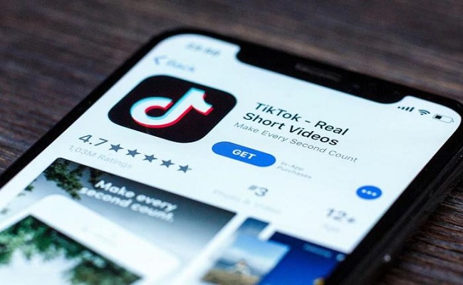 TikTok  يتجسس  على مستخدمي آيفون...