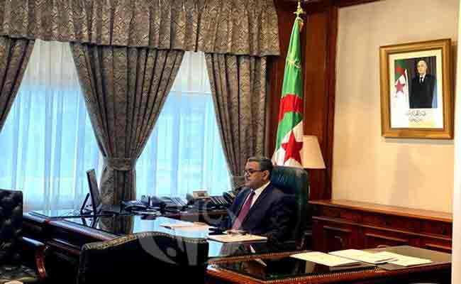 اجتماع للحكومة يتطرق لقطاعات العدل و البريد و الصناعة...
