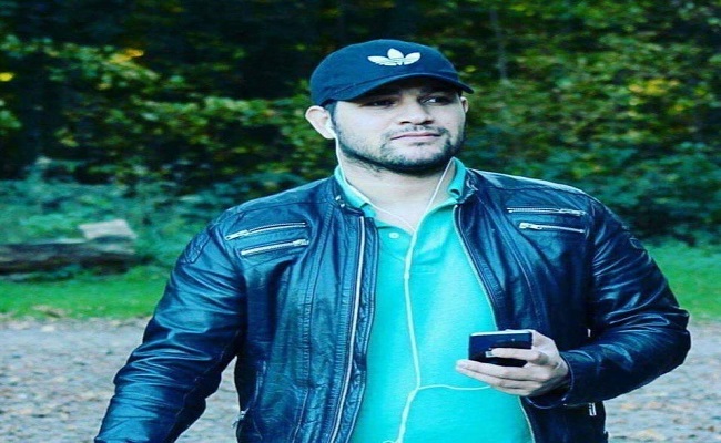 Amir dz الحراق الذي هز عرش الجنرالات حتى أنهم منحوا فرنسا خيرات البلاد من أجل اعتقاله