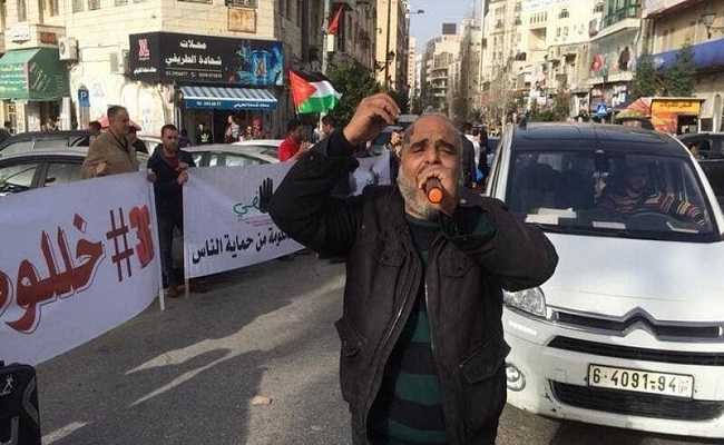 بسبب كورونا الحكومة الفلسطينية ستصرف نصف الراتب فقط لموظفيها