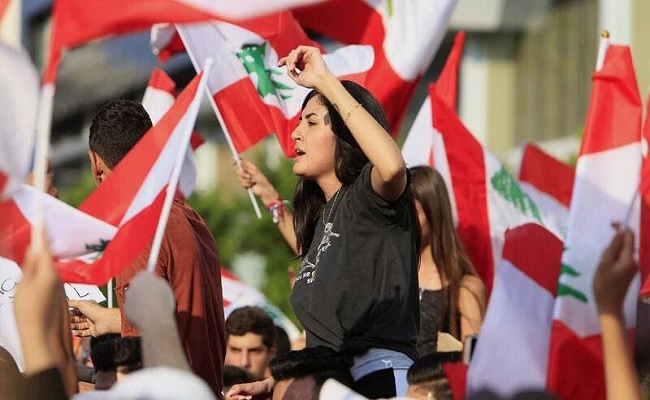 اشتباكات بين قوى الأمن ومتظاهرين أمام السفارة الأميركية في لبنان