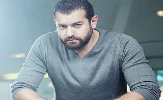 عمرو يوسف يتقمص شخصية الملك الفرعوني