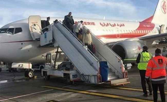 الجزائر أجلت أكثر من 000 30 جزائري كانوا عالقين بالخارج إلى أرض الوطن منذ مارس الماضي