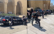 في وسط بيروت محتجون يعترضون موكب 