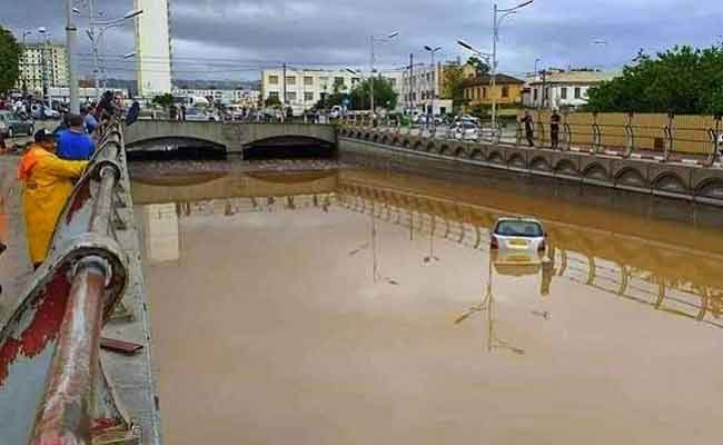 مصالح الحماية المدنية تواصل فتح الطرقات المقطوعة و الأنفاق المغمورة بمياه الامطار