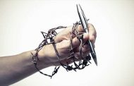 نظام الجنرالات بعدما قمع الصحافة الجزائرية يريد قمع الصحافة الدولية