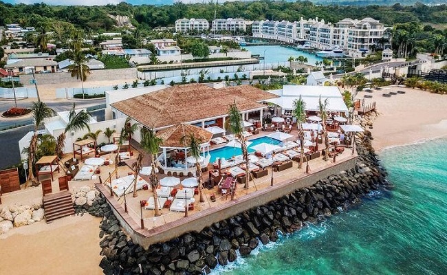 جزيرة باربادوس تنفصل عن التاج البريطاني