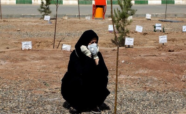 وفيات كورونا في إيران تتخطى عتبة 24 ألفا