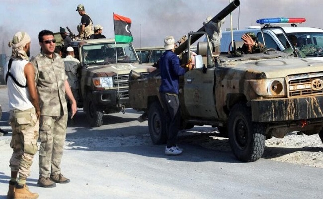 اتفاق النفط بين حفتر ومعيتيق سيشعل الحرب مجددا
