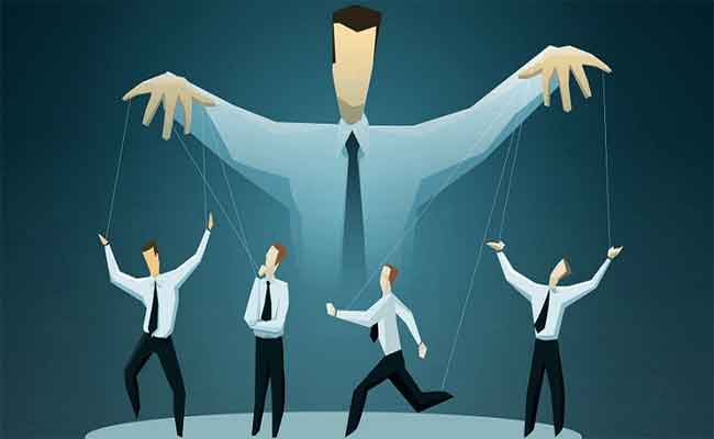 كيف يكون التلاعب النفسي بالآخرين؟ وكيف يمكن التعامل معه؟