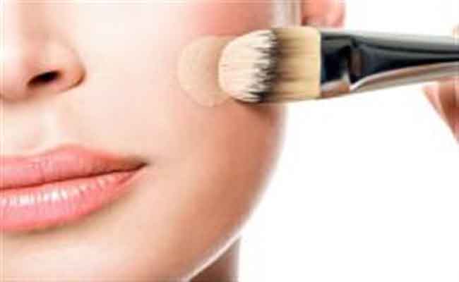 هل صحيح أن مستحضرات التجميل تسبّب الالتهابات للبشرة؟...
