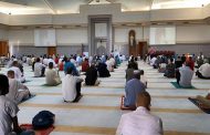 بالجزائر الصلاة وخطبة الجمعة في 15 دقيقة وتجمعات التطبيل لدستور تقام لساعات طويلة