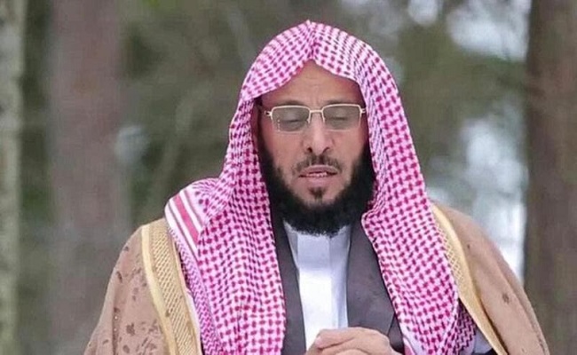 الداعية السعودي عائض القرني في العناية المكثفة بسبب كورونا