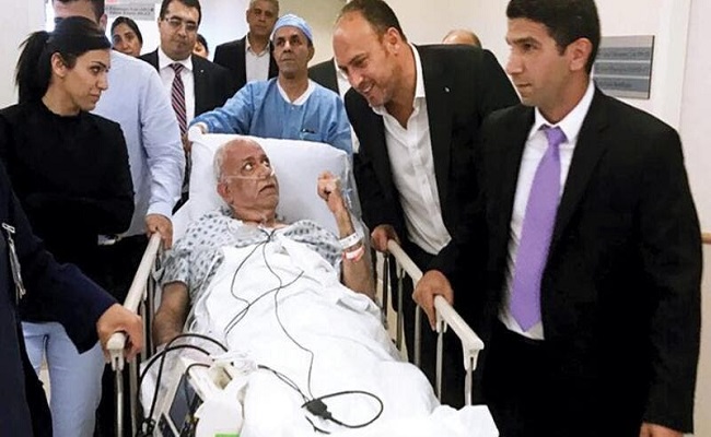 صائب عريقات مزال على قيد الحياة
