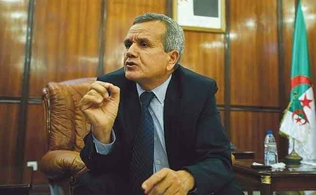 بن بوزيد : إصابات كورونا بالوسط المدرسي لا تدعو للقلق ولا تستدعي غلق جميع المؤسسات عبر الوطن