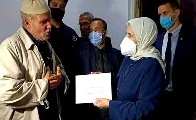 استفادة عائلات ضحايا حرائق الغابات بتيبازة من إعانات مالية
