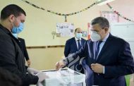 جراد يؤدي واجبه الانتخابي حول تعديل الدستور من العاصمة