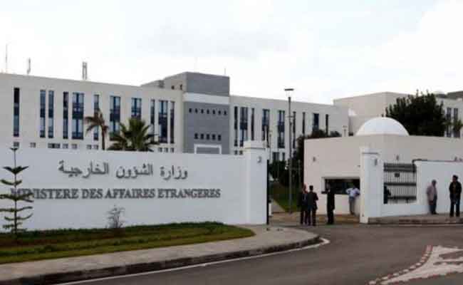 الخارجية الجزائرية تكذب إشاعة حظر الجزائريين من الحصول على “فيزا” الإمارات