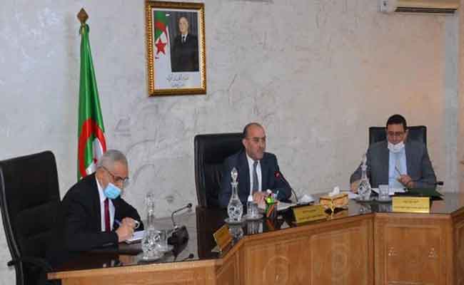 وزير الداخلية يدعو الولاة إلى اتخاذ إجراءات