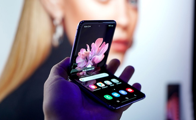 قريبا هاتف Galaxy Z Flip Lite القابل للطي...